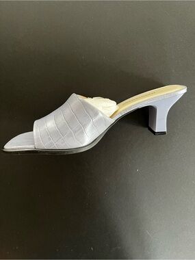 Naturalizer Lilac Croc-Embossed Slide Sandal